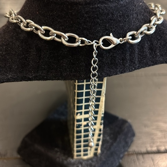 Geometric Silver Hammered Chain Necklace Classy​​ - Picture 4 of 6